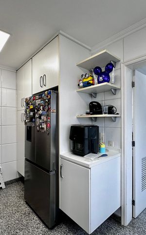 Apartamento à venda com 250m², 3 quartos e 5 vagas Apartamento à venda com 250m², 3 quartos e 5 vagasCozinha
