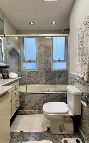 Apartamento à venda com 250m², 3 quartos e 5 vagas Apartamento à venda com 250m², 3 quartos e 5 vagasBanheiro 2 Suíte 3