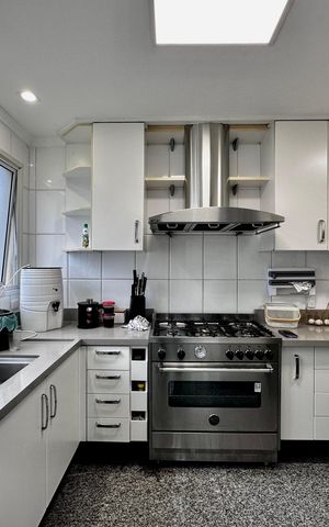 Apartamento à venda com 250m², 3 quartos e 5 vagas Apartamento à venda com 250m², 3 quartos e 5 vagasCozinha