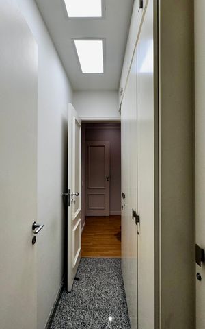 Apartamento à venda com 250m², 3 quartos e 5 vagas Apartamento à venda com 250m², 3 quartos e 5 vagasRoupeiro