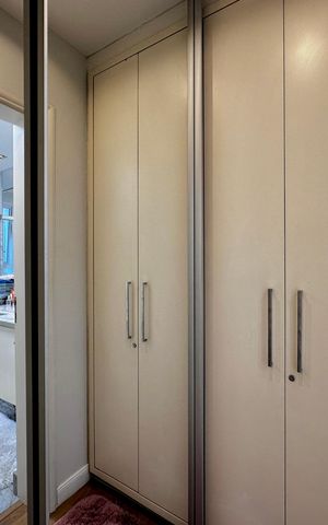 Apartamento à venda com 250m², 3 quartos e 5 vagas Apartamento à venda com 250m², 3 quartos e 5 vagasCloset Suíte 3