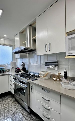 Apartamento à venda com 250m², 3 quartos e 5 vagas Apartamento à venda com 250m², 3 quartos e 5 vagasCozinha