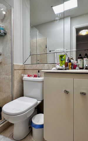 Apartamento à venda com 250m², 3 quartos e 5 vagas Apartamento à venda com 250m², 3 quartos e 5 vagasBanheiro Suíte 1