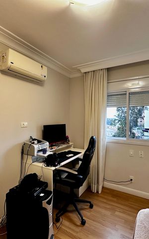 Apartamento à venda com 250m², 3 quartos e 5 vagas Apartamento à venda com 250m², 3 quartos e 5 vagasSuíte 2