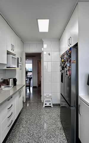 Apartamento à venda com 250m², 3 quartos e 5 vagas Apartamento à venda com 250m², 3 quartos e 5 vagasCozinha