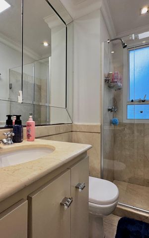 Apartamento à venda com 250m², 3 quartos e 5 vagas Apartamento à venda com 250m², 3 quartos e 5 vagasBanheiro Suíte 2