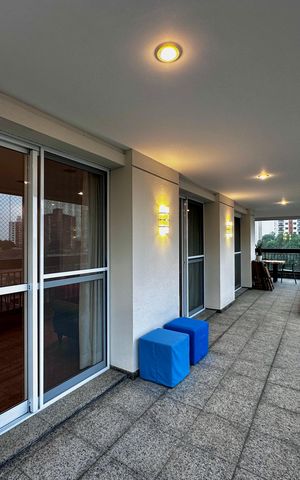 Apartamento à venda com 250m², 3 quartos e 5 vagas Apartamento à venda com 250m², 3 quartos e 5 vagasVaranda