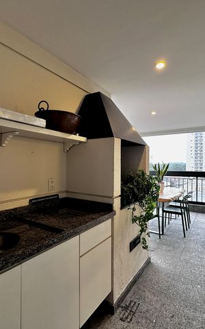 Apartamento à venda com 250m², 3 quartos e 5 vagas Apartamento à venda com 250m², 3 quartos e 5 vagasVaranda