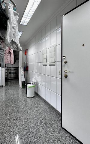 Apartamento à venda com 250m², 3 quartos e 5 vagas Apartamento à venda com 250m², 3 quartos e 5 vagasÁrea de Serviço