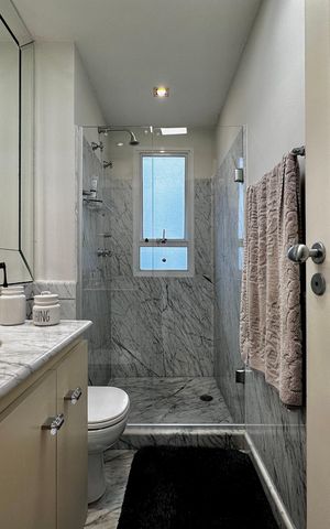 Apartamento à venda com 250m², 3 quartos e 5 vagas Apartamento à venda com 250m², 3 quartos e 5 vagasBanheiro 1 Suíte 3