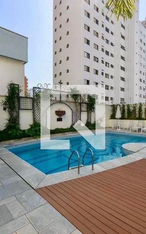 Apartamento à venda com 250m², 3 quartos e 5 vagas Apartamento à venda com 250m², 3 quartos e 5 vagasPiscina