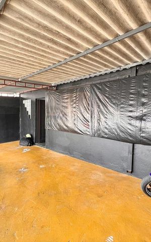 Casa à venda com 270m², 5 quartos e 1 vaga Casa à venda com 270m², 5 quartos e 1 vagaGaragem
