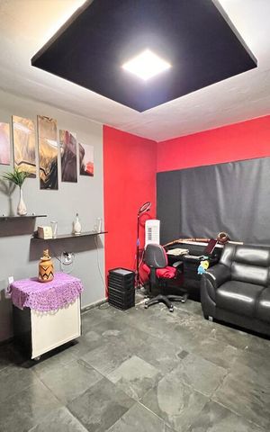 Casa à venda com 270m², 5 quartos e 1 vaga Casa à venda com 270m², 5 quartos e 1 vagaSala de TV