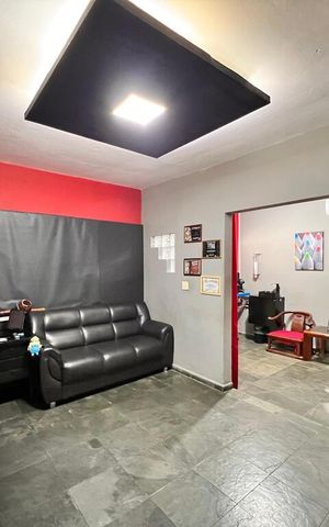 Casa à venda com 270m², 5 quartos e 1 vaga Casa à venda com 270m², 5 quartos e 1 vagaSala de TV