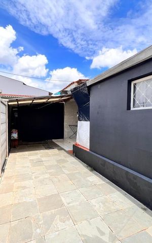 Casa à venda com 270m², 5 quartos e 1 vaga Casa à venda com 270m², 5 quartos e 1 vagaCorredor - Quintal