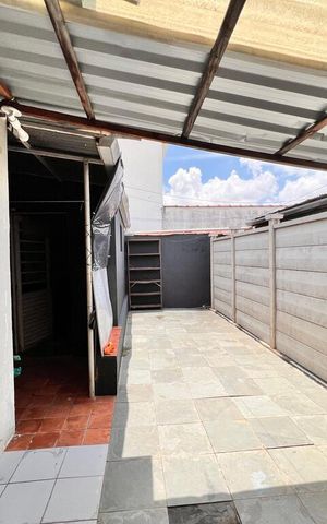 Casa à venda com 270m², 5 quartos e 1 vaga Casa à venda com 270m², 5 quartos e 1 vagaCorredor - Quintal