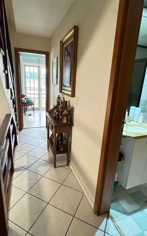 Casa de condomínio à venda com 200m², 3 quartos e 2 vagasCorredor
