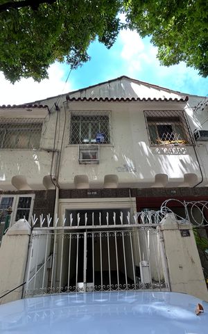 Casa à venda com 100m², 3 quartos e 1 vagaFachada + plaquinha