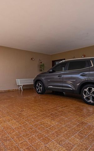 Casa à venda com 526m², 4 quartos e 4 vagas Casa à venda com 526m², 4 quartos e 4 vagasGaragem