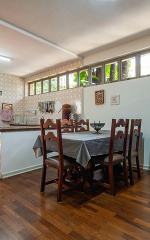 Casa à venda com 526m², 4 quartos e 4 vagas Casa à venda com 526m², 4 quartos e 4 vagasCozinha