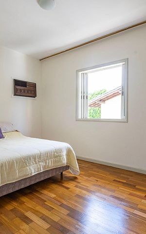 Casa à venda com 526m², 4 quartos e 4 vagas Casa à venda com 526m², 4 quartos e 4 vagasSuíte