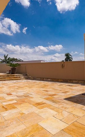 Casa à venda com 526m², 4 quartos e 4 vagas Casa à venda com 526m², 4 quartos e 4 vagasQuintal