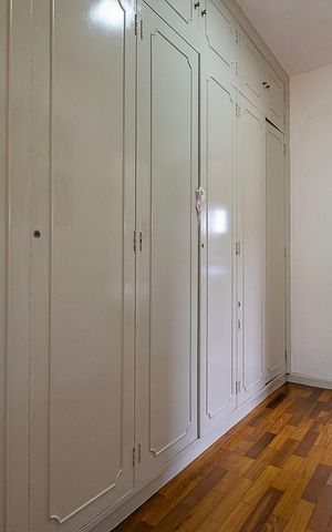 Casa à venda com 526m², 4 quartos e 4 vagas Casa à venda com 526m², 4 quartos e 4 vagasSuíte