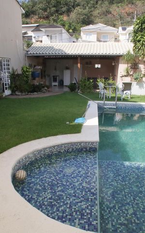 Casa de condomínio à venda com 370m², 6 quartos e 2 vagas Casa de condomínio à venda com 370m², 6 quartos e 2 vagasPiscina