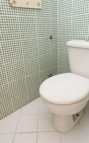 Casa à venda com 333m², 5 quartos e 4 vagasBanheiro do Salão de Festa