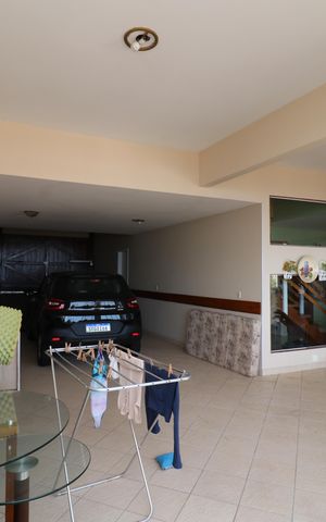 Casa à venda com 333m², 5 quartos e 4 vagasGaragem