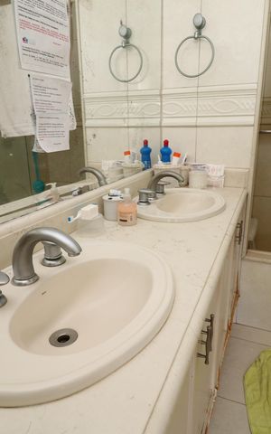 Casa à venda com 333m², 5 quartos e 4 vagasBanheiro da Suíte 2