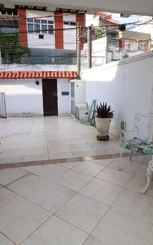 Casa à venda com 333m², 5 quartos e 4 vagasVaranda