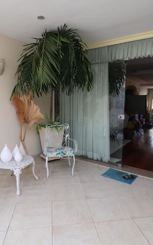 Casa à venda com 333m², 5 quartos e 4 vagasVaranda