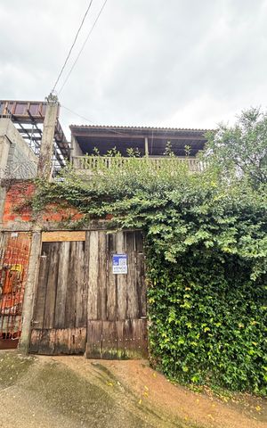 Casa à venda com 160m², 2 quartos e 1 vaga Casa à venda com 160m², 2 quartos e 1 vagaFachada
