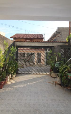 Casa à venda com 257m², 3 quartos e 2 vagasGaragem