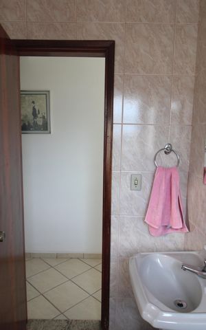 Casa à venda com 257m², 3 quartos e 2 vagasBanheiro 2
