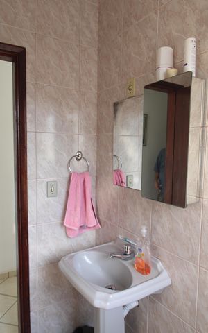 Casa à venda com 257m², 3 quartos e 2 vagasBanheiro 2
