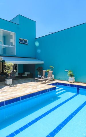 Casa à venda com 300m², 3 quartos e 4 vagasPiscina