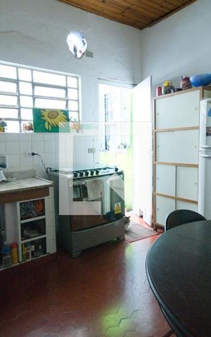 Casa à venda com 130m², 4 quartos e sem vaga