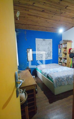 Casa à venda com 130m², 4 quartos e sem vaga
