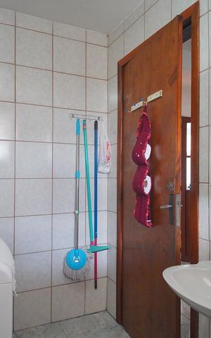 Casa à venda com 153m², 3 quartos e 2 vagas Casa à venda com 153m², 3 quartos e 2 vagasBanheiro 2