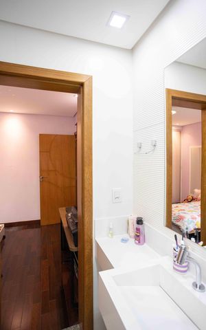 Casa à venda com 240m², 3 quartos e 4 vagasBanheiro do Quarto 2