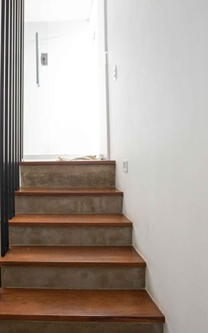 Casa à venda com 240m², 3 quartos e 4 vagasEscada