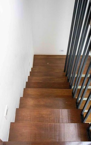 Casa à venda com 240m², 3 quartos e 4 vagasEscada