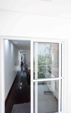 Casa à venda com 240m², 3 quartos e 4 vagasÁrea de Serviço 2