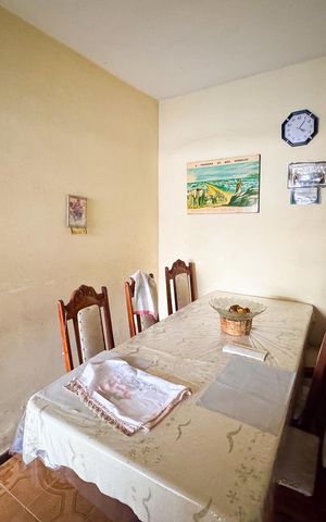 Casa à venda com 360m², 4 quartos e 5 vagas Casa à venda com 360m², 4 quartos e 5 vagasCozinha