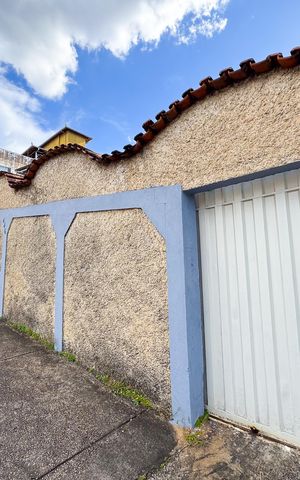 Casa à venda com 360m², 4 quartos e 5 vagas Casa à venda com 360m², 4 quartos e 5 vagasplaquinha instalada