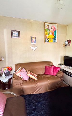 Casa à venda com 360m², 4 quartos e 5 vagas Casa à venda com 360m², 4 quartos e 5 vagasSala