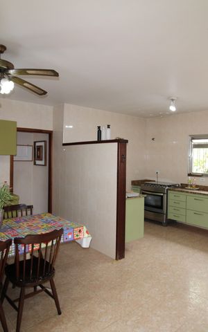 Casa à venda com 336m², 4 quartos e 3 vagasCozinha
