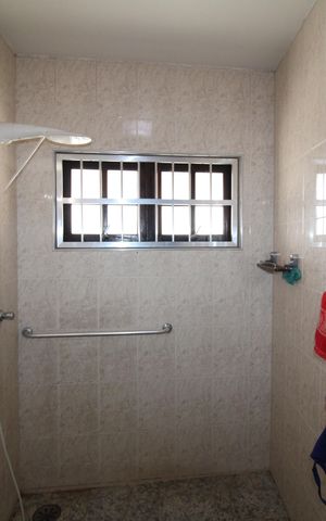 Casa à venda com 336m², 4 quartos e 3 vagasBanheiro 1
